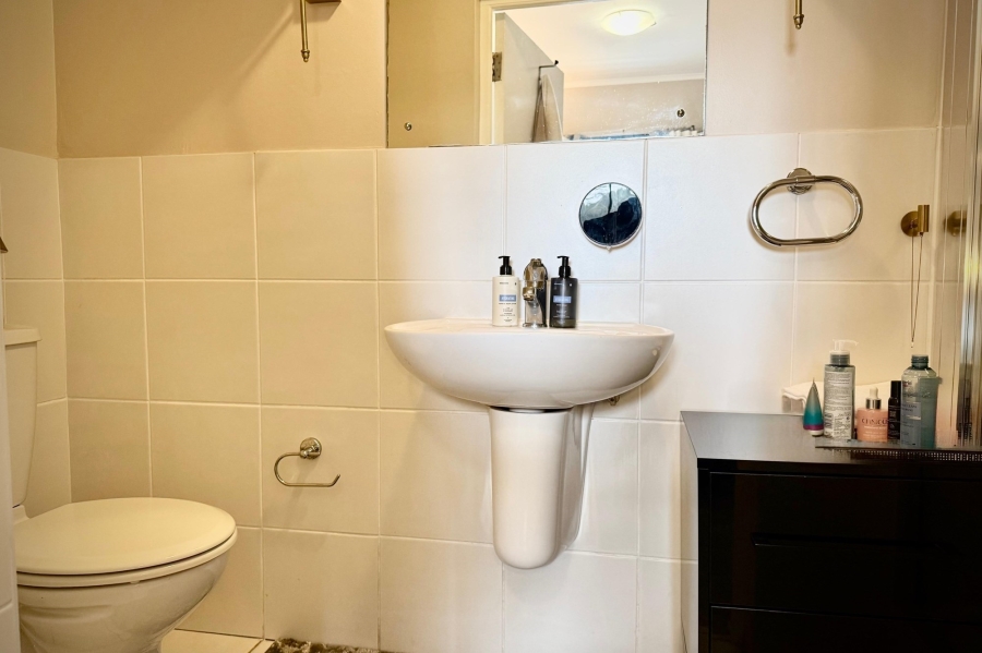 To Let 1 Bedroom Property for Rent in Mowbray Western Cape